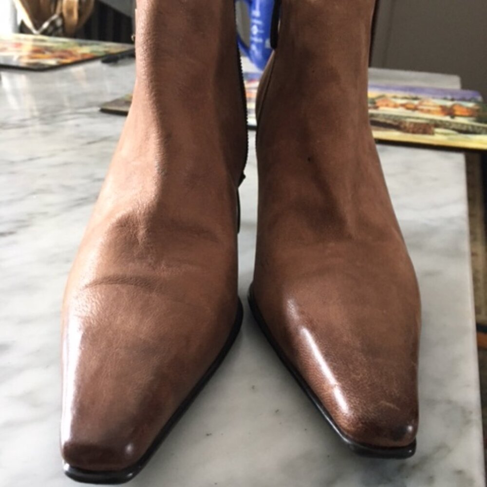 DONALD J. PLINER Loni Bootie Women's 5.5 Antiqued Kitten Heeled Snub Nose Buckle